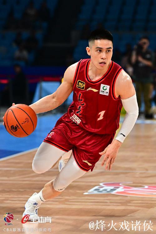 陈盈骏爆发+三分火力全开 北汽男篮轻取新疆豪取两连胜