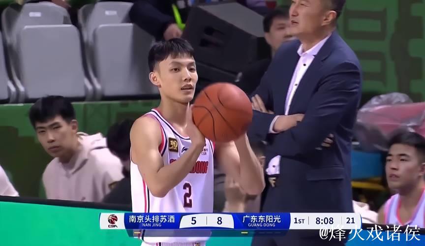 广东击退浙江迎两连胜！徐杰带伤坚守，萨姆纳强势回归，杜锋力保不翻船